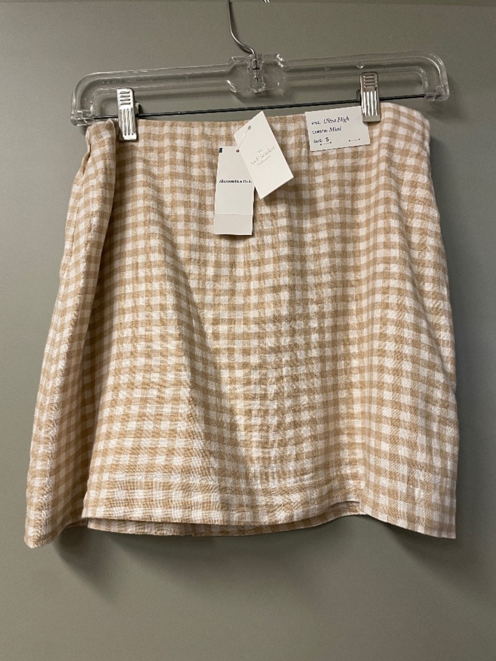 A&F Scarlett Mini Skort. Ultra High rise. Gingham Beige.